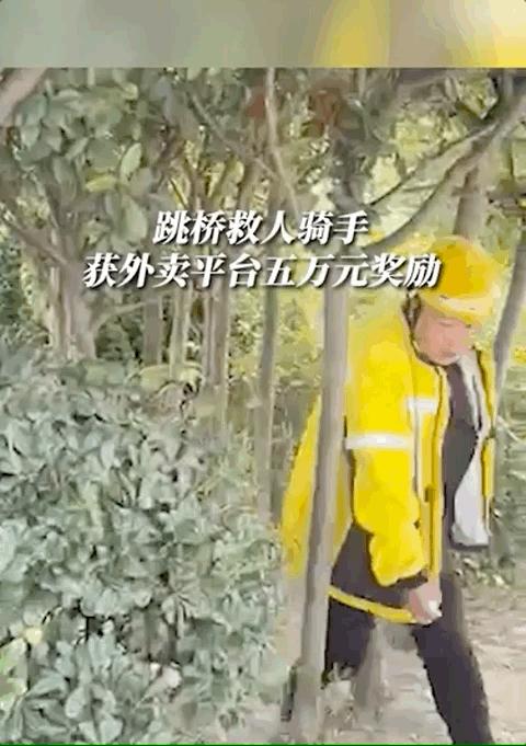 DƬ